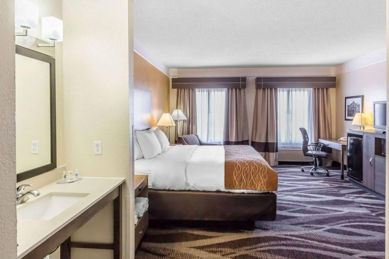 Comfort Inn Near Frost Bank Center San Antonio Luaran gambar